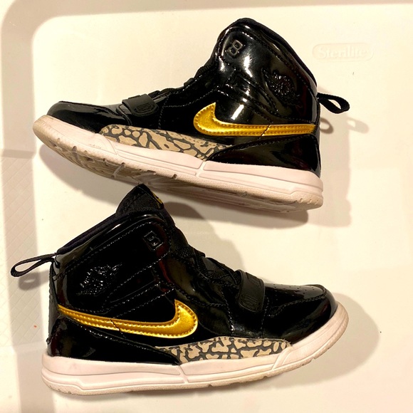 Kid’s AirJordan Nike size 10C Black & Gold - Picture 4 of 6